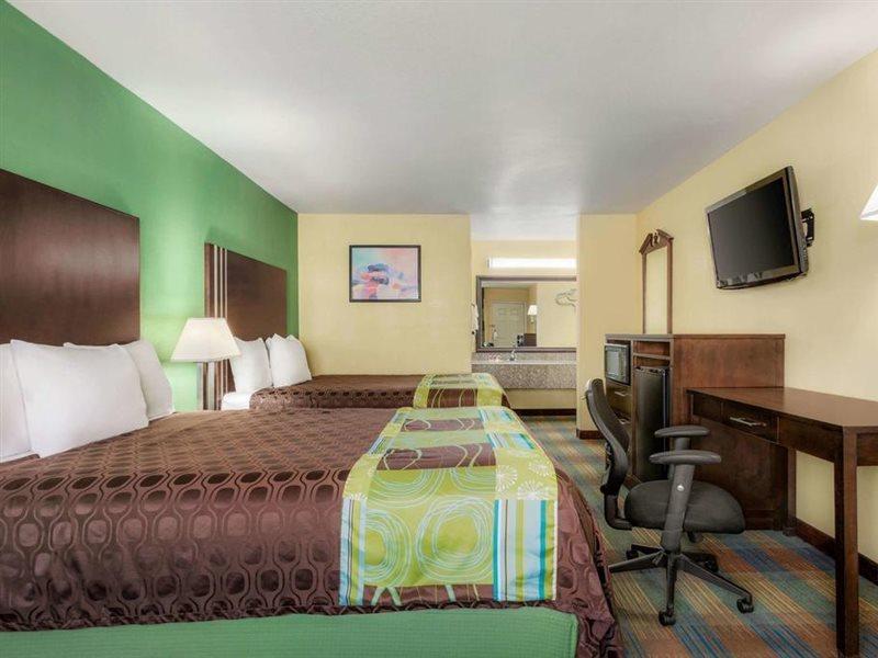 Ramada By Wyndham Near Seaworld - Lackland Afb 3* San Antonio
